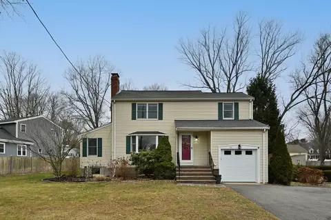 136 Main St, Lynnfield, MA 01940