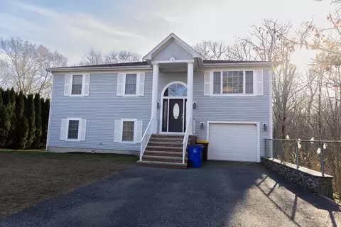 793 Montgomery St, Fall River, MA 02720