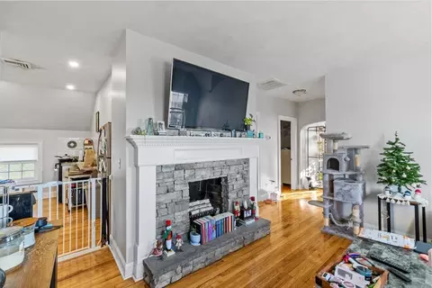 Entry Way - 476 Mount Hope Ave, Fall River, MA 02724 photo 1 of 2