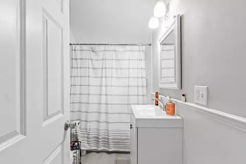 Bath - 476 Mount Hope Ave, Fall River, MA 02724 photo 3 of 4