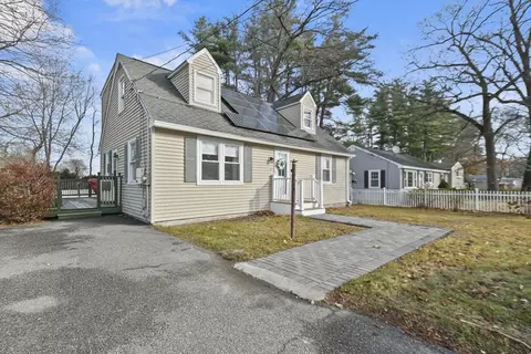 54 Eugene St, Leominster, MA 01453