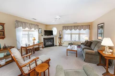 11 Westchester Dr #102, Haverhill, MA 01830