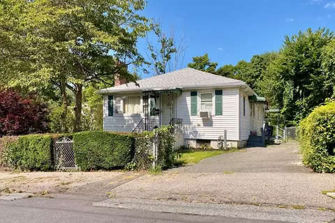 36 Warren Ave, Hyde Park, MA 02136