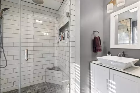 Bath - 75 Klebart Ave, Webster, MA 01570 photo 3 of 4
