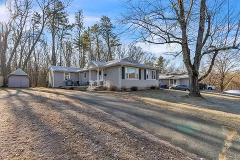 45 Gail St, Springfield, MA 01108
