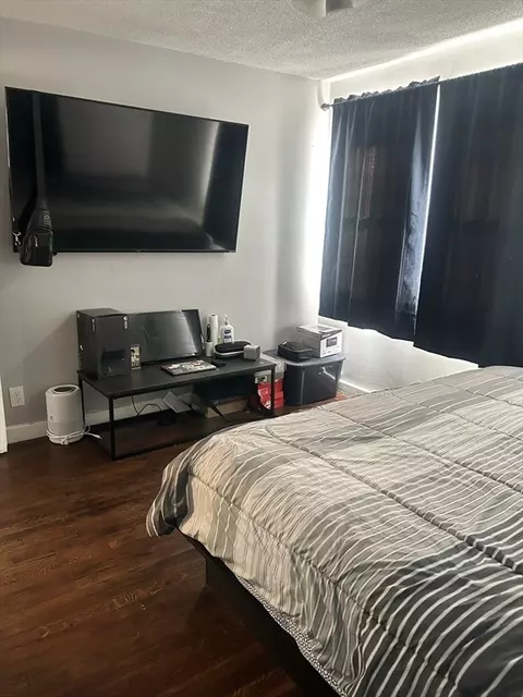 Bedroom - 70 Amore Rd, Springfield, MA 01109 photo 3 of 6