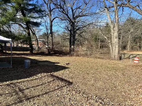 Exterior - 70 Amore Rd, Springfield, MA 01109 photo 4 of 5