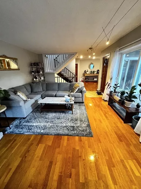 33 Bengal Ln #33, Salem, MA 01970