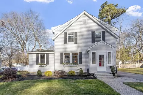 33 Enmore St, Andover, MA 01810