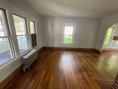 Living - 19 Taft St, Springfield, MA 01108 photo 2 of 5