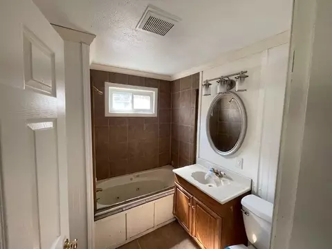 Bath - 19 Taft St, Springfield, MA 01108 photo 1 of 1