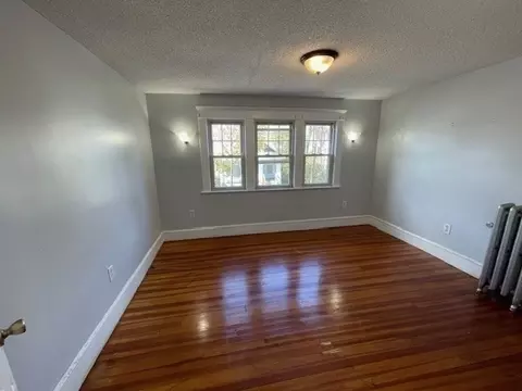 Living - 19 Taft St, Springfield, MA 01108 photo 5 of 5
