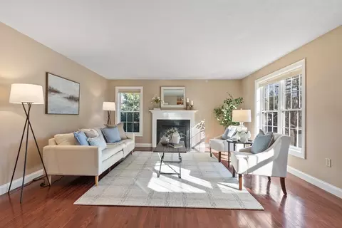 Living - 71 Hickory Way, Ayer, MA 01432 photo 2 of 4