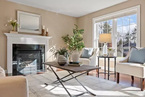 Living - 71 Hickory Way, Ayer, MA 01432 photo 3 of 4