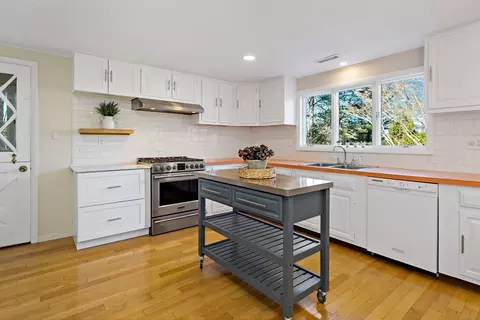 320 County Rd, Bourne, MA 02532 photo 12