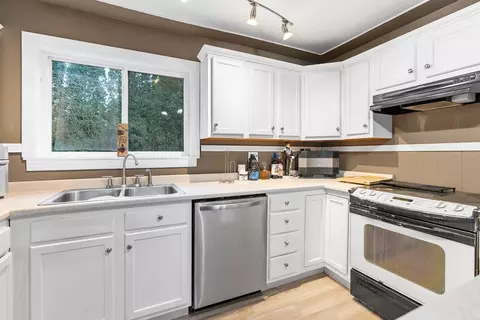 9 Walter St, Worcester, MA 01609 photo 6