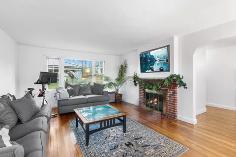 9 Walter St, Worcester, MA 01609 photo 2