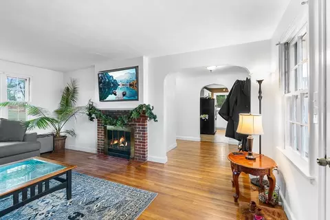 9 Walter St, Worcester, MA 01609 photo 3