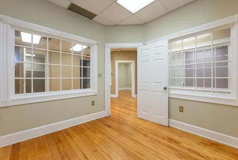 37 Kirk St, Lowell, MA 01852 photo 6