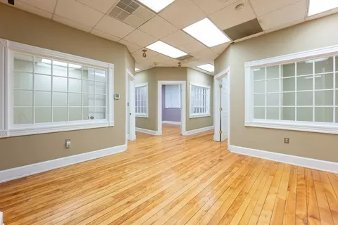 37 Kirk St, Lowell, MA 01852 photo 3