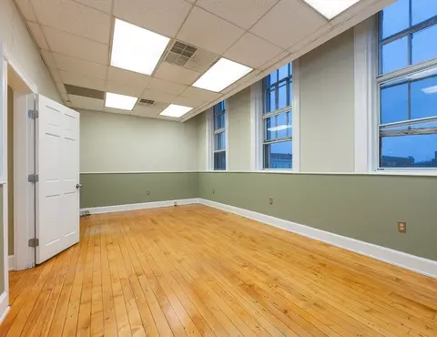 37 Kirk St, Lowell, MA 01852 photo 9