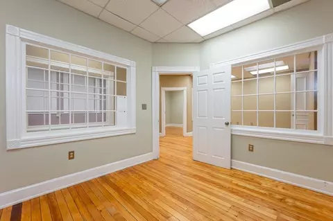 37 Kirk St, Lowell, MA 01852 photo 4