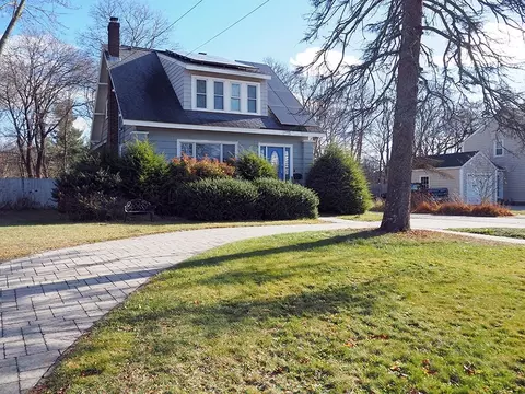 637 Pleasant St, Weymouth, MA 02189