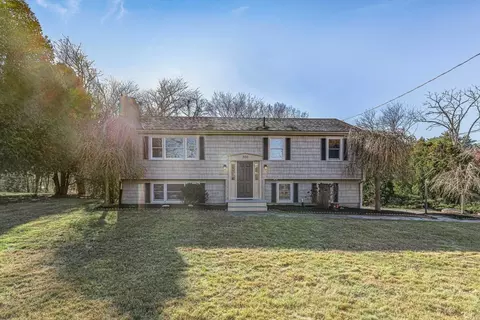 Exterior - 300 Wethersfield St, Rowley, MA 01969 photo 1 of 9