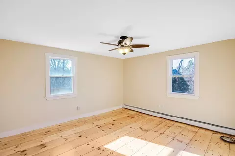 Bedroom - 300 Wethersfield St, Rowley, MA 01969 photo 5 of 8
