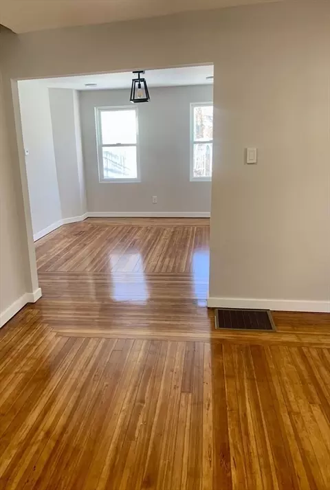 81 James St, Springfield, MA 01105 photo 14