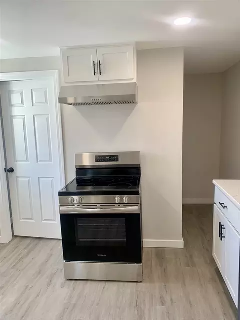 81 James St, Springfield, MA 01105 photo 8