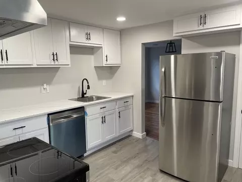 81 James St, Springfield, MA 01105 photo 6