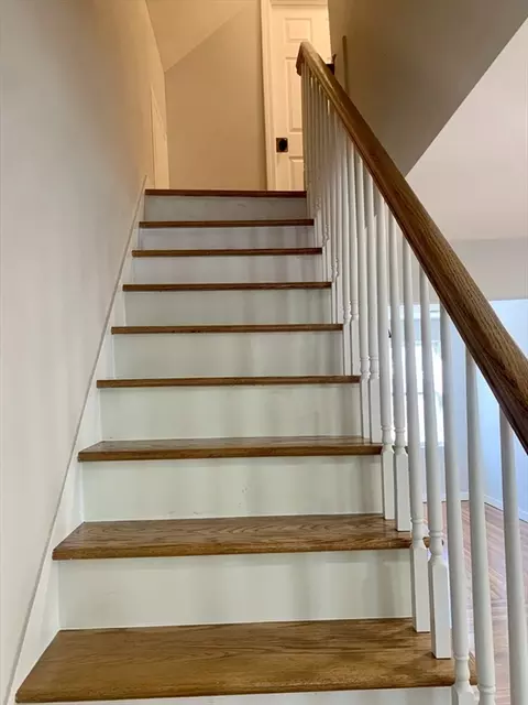 81 James St, Springfield, MA 01105 photo 5