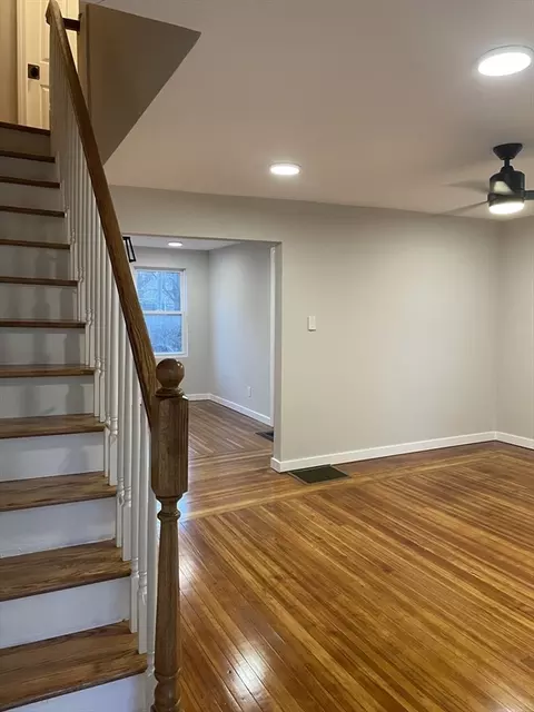 81 James St, Springfield, MA 01105 photo 3