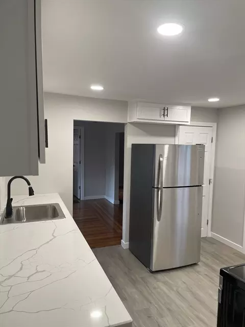 81 James St, Springfield, MA 01105 photo 7