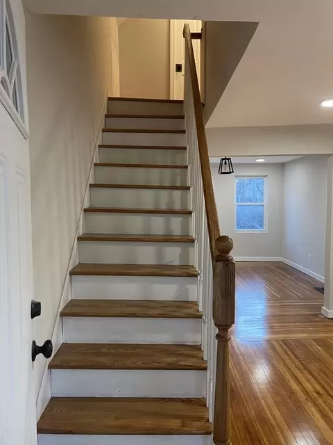 81 James St, Springfield, MA 01105 photo 4