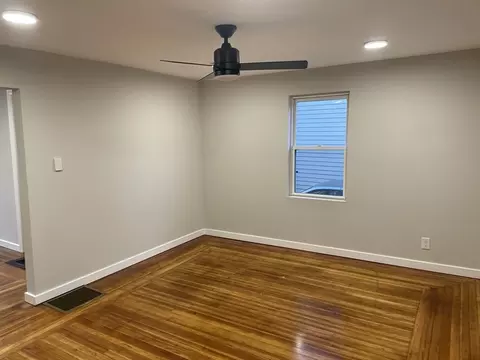 81 James St, Springfield, MA 01105 photo 11