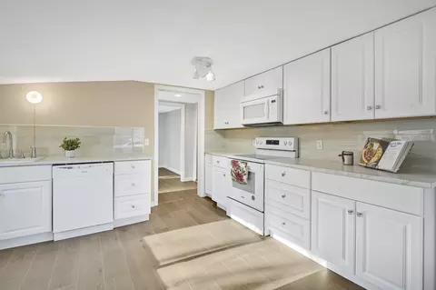 69 Bassing St, Springfield, MA 01108