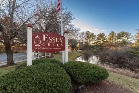 43 Essex Green Ln #43, Peabody, MA 01960