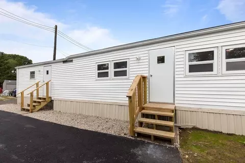 2 Sam St, Acushnet, MA 02743