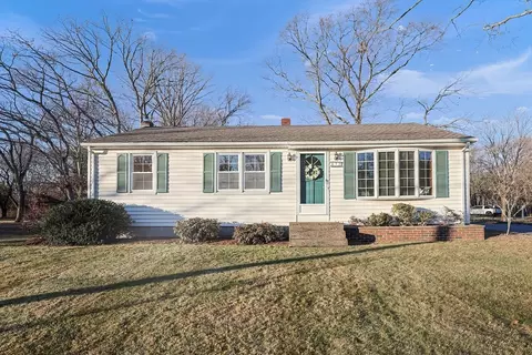 72 Karen St, Attleboro, MA 02703