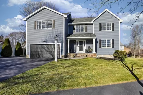 12 Garden Ln, Wakefield, MA 01880
