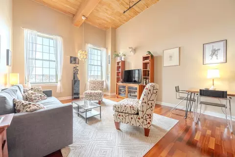 52 Lawrence Dr #M602, Lowell, MA 01854