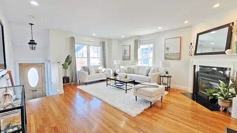14 Ash St #14, Belmont, MA 02478
