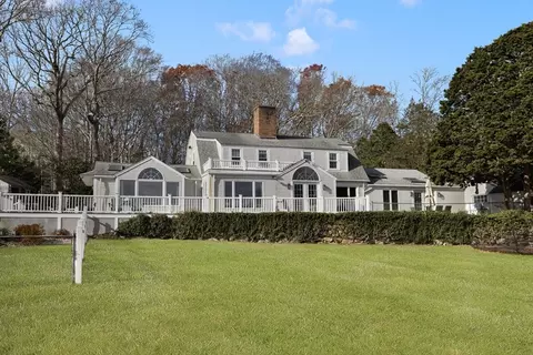 17 Swift Rd, Dartmouth, MA 02748