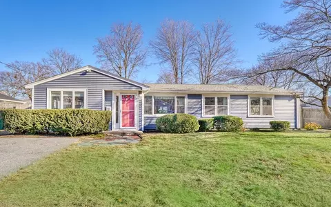 60 Willard Cir, Westwood, MA 02090
