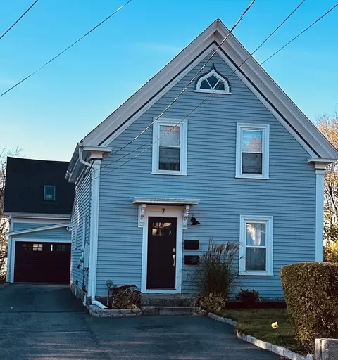 7 Stanwood St, Gloucester, MA 01930
