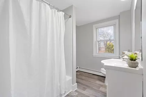 Bath - 89 Maple St, Gardner, MA 01440 photo 3 of 4