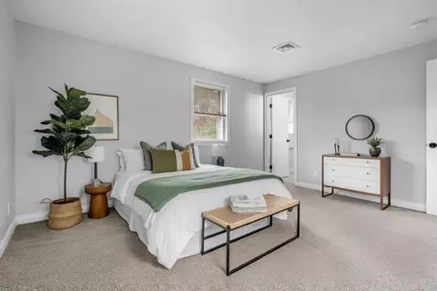 Bedroom - 89 Maple St, Gardner, MA 01440 photo 3 of 8