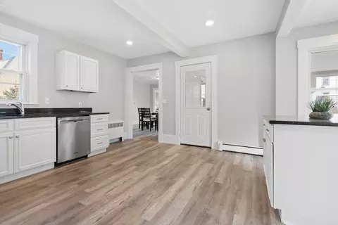 Entry Way - 89 Maple St, Gardner, MA 01440 photo 5 of 6